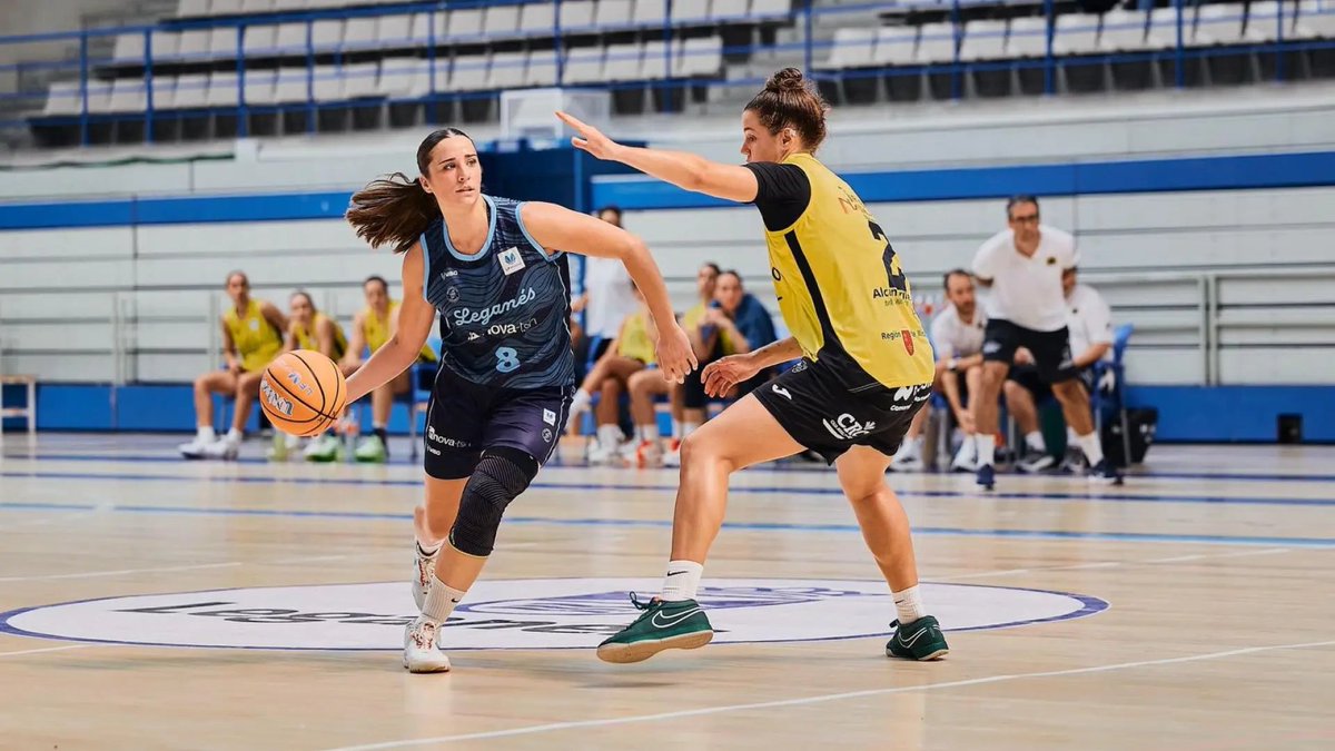 rumore_oficial's tweet photo. DOSSIER PARA LA LUCHA DEL PLAYOFF #lfendesa !!
Si haces captura 😜para tenerlo a mano, déjame un♥️ por la ayuda que te hago, y si no también!!
5 equipos para 3 puestos. En juego la Eurocup también!!

🟣 @EnsinoLugoCB 14G 13P

🏠 Spar Girona
✈️ Valencia
🏠 Movistar Estudiantes

💬 Quizás le valga con las 14 victorias viendo su calendario, pero con una victoria más estaría asegurado completamente.
Averages ➕ Ferrol, Leganés
Averages ❌ Estepona
Averages❓Estudiantes
-----------------------------------------------------
🔵  @basketleganes 13G 14P
📅
🏠 Joventut
🏠IDK Euskotren
✈️ Baxi Ferrol
💬  Los dos partidos en el Europa debería certificar su presencia en los playoffs. Clave el pabellón madrileño para las de Javi Fort. Solo con una victoria más NO les veo dentro.
Averages ➕
Averages ❌ Estu, Ensino
Averages❓ Ferrol
Average empatado con Estepona
-----------------------------------------------------
🟡@UniFerrol
13 GANADOS 14 PERDIDOS
📅
🏠 Zaragoza
✈️ Araski
🏠 Leganés
💬 Quizás Zaragoza es el partido en el que el rival menos se juegue, y donde debería sacarlo y más en casa. Con dos citorias de las 3 está seguro.
Averages ➕ Estu
Averages ❌ Ensino, Estepona
Averages❓Leganés
-----------------------------------------------
🔵
@MovistarEstu
12 GANADOS 15 PERDIDOS
📅
🏠 Perfumerías Avenida
🏠 Zaragoza
✈️ Ensino
💬 Calendario complicado, pero Magariños puede certificar un año más en los playoffs.
Averages ➕  Leganés Estepona
Averages ❌ Ferrol
Averages❓ Ensino
-----------------------------------------------
@CABESTEPONA (12G 15P)
🏠 Cadí La Seu
✈️ Penya
🏠 Araski
Averages ➕ Ferrol, Estepona
Averages ❌ Estu
Average empatado con Leganes
💬 Dado su calendario parece viable, pero tras lo visto ayer, casi los de abajo es más complicado que los de arriba. Si hace pleno está dentro.

Si te gusta este contenido hazme feedback. 
Antes de la última jornada haré uno con triples y cuadruples empates porque estoy seguro que los habrá.
