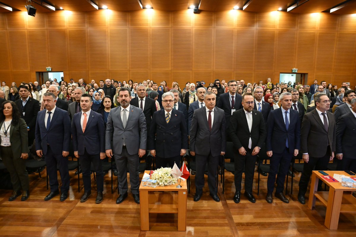 bursailmem16's tweet photo. 📌 Eğitimde Dönüşüm Atölyeleri Tanıtım Programı

Millî Eğitim Bakan Yardımcımız Sayın Dr. Ömer Faruk Yelkenci, Temel Eğitim Genel Müdürümüz Ebubekir Sıddık Savaşçı, İl Millî Eğitim Müdürümüz Gürhan Çokgezer ile Programlar ve Öğretim Materyalleri Daire Başkanı Dr. Mustafa Kandırmaz; Müdürlüğümüz tarafından Merinos AKKM Hüdavendigar Salonunda gerçekleştirilen Eğitimde Dönüşüm Atölyeleri Tanıtım Programı'na katıldı.

@tcmeb @Yusuf__Tekin @farukyelkenci @mebtegm @ebubekirsavasci @GurhanCokgezer #bursamem