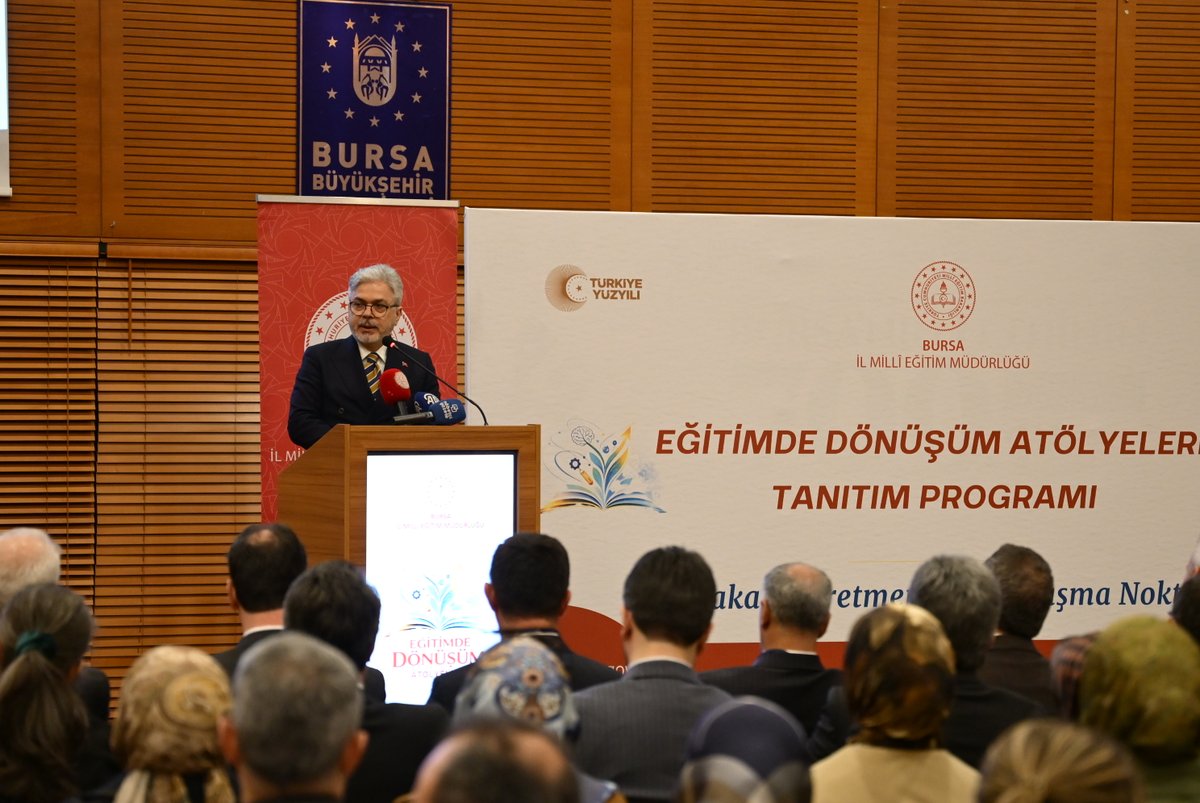 bursailmem16's tweet photo. 📌 Eğitimde Dönüşüm Atölyeleri Tanıtım Programı

Millî Eğitim Bakan Yardımcımız Sayın Dr. Ömer Faruk Yelkenci, Temel Eğitim Genel Müdürümüz Ebubekir Sıddık Savaşçı, İl Millî Eğitim Müdürümüz Gürhan Çokgezer ile Programlar ve Öğretim Materyalleri Daire Başkanı Dr. Mustafa Kandırmaz; Müdürlüğümüz tarafından Merinos AKKM Hüdavendigar Salonunda gerçekleştirilen Eğitimde Dönüşüm Atölyeleri Tanıtım Programı'na katıldı.

@tcmeb @Yusuf__Tekin @farukyelkenci @mebtegm @ebubekirsavasci @GurhanCokgezer #bursamem