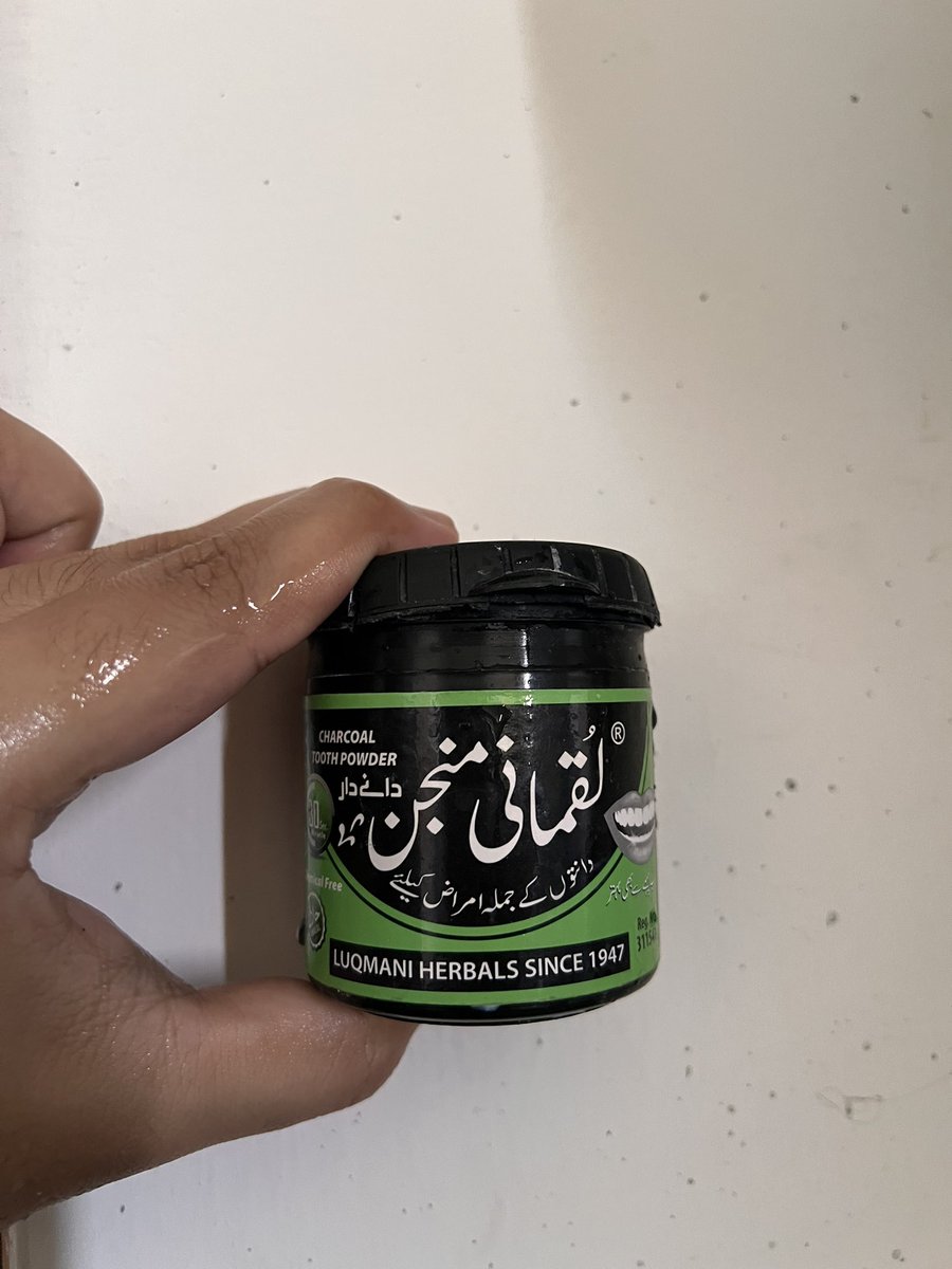 Muhamma37126472's tweet photo. So GOAT product to clean your teeth.
Randomly bought it from nearest general store and used it once in 2-3 days (with normal tooth paste in those days).
Literally, clean the shit out of teeth, and make them  super WHITE!

Do try it! https://t.co/z7kUsdIR8h