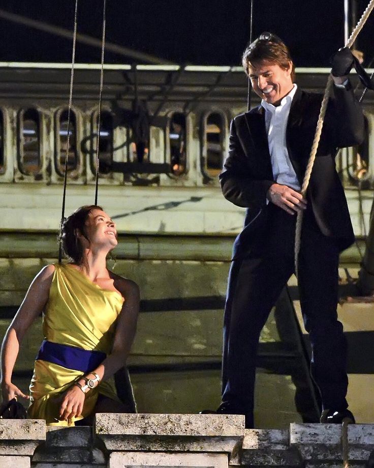 RoseElla1234's tweet image. 💥 Behind-the-scenes moments with Tom Cruise and Rebecca Ferguson on the set of Mission: Impossible.
#TomCruise #RebeccaFerguson #MissionImpossible