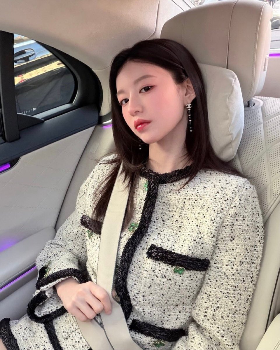 go younjung source tweet media