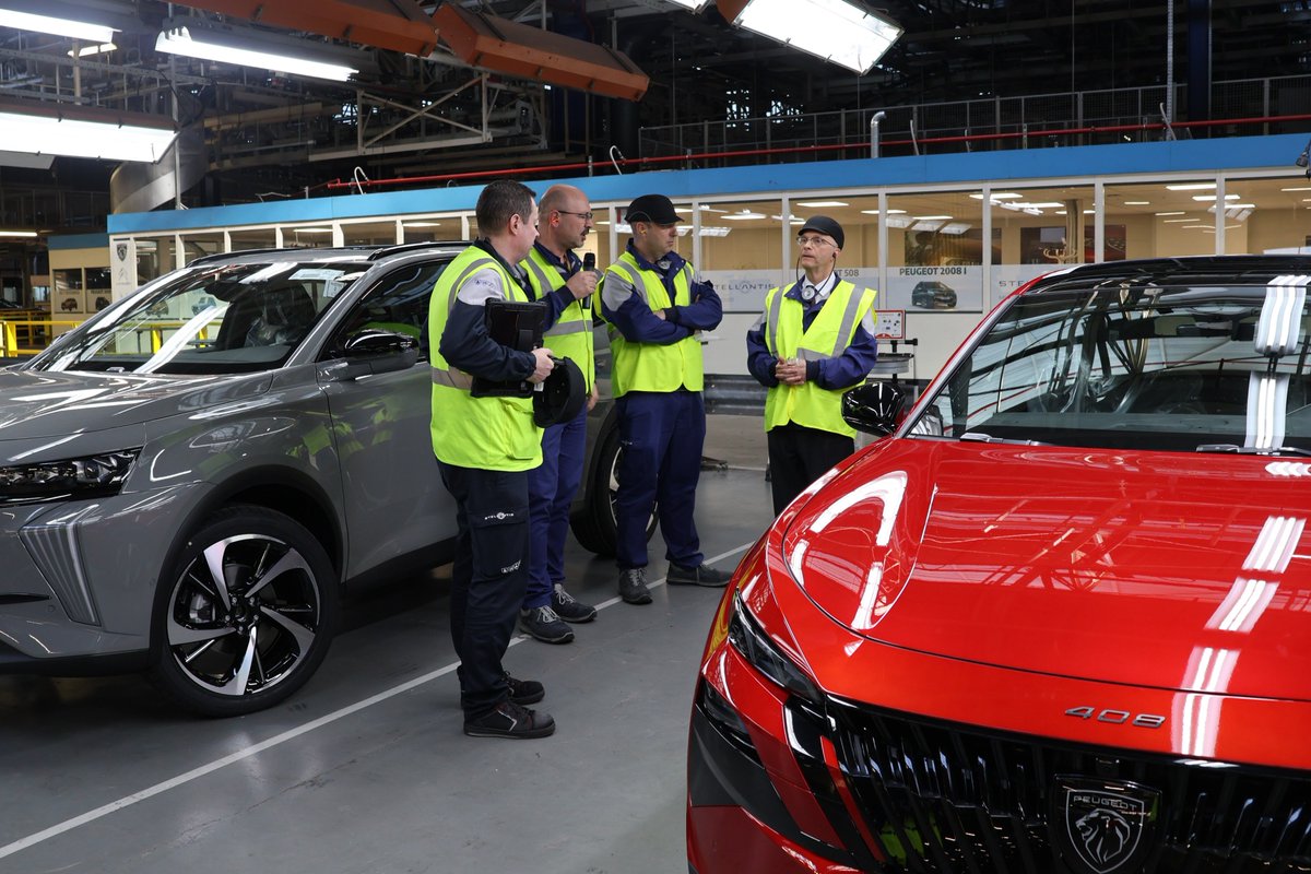 Prefet68's tweet image. 🚘 Industrie

Le site @StellantisFR Mulhouse, pilier de l’industrie automobile, emploie 4 700 salariés et produit 152 000 véhicules/an.

▶️ Mercredi 8 avril, @Prefet68 a visité l'entreprise et ses ateliers et échanger avec la direction et les équipes.

#Industrie #Automobile