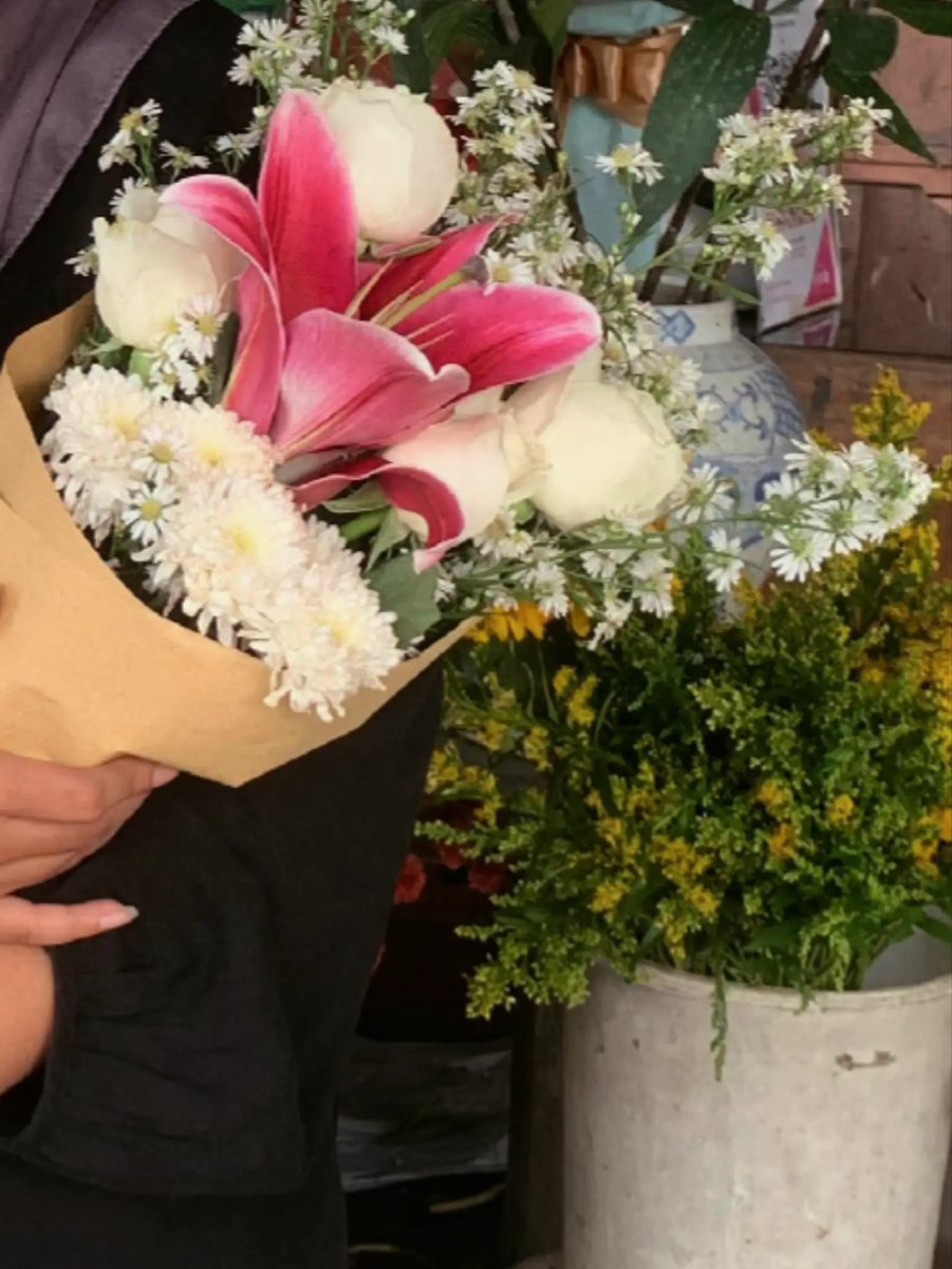 asterraace's tweet photo. my happy place 💐 https://t.co/dTTdqPHI4D