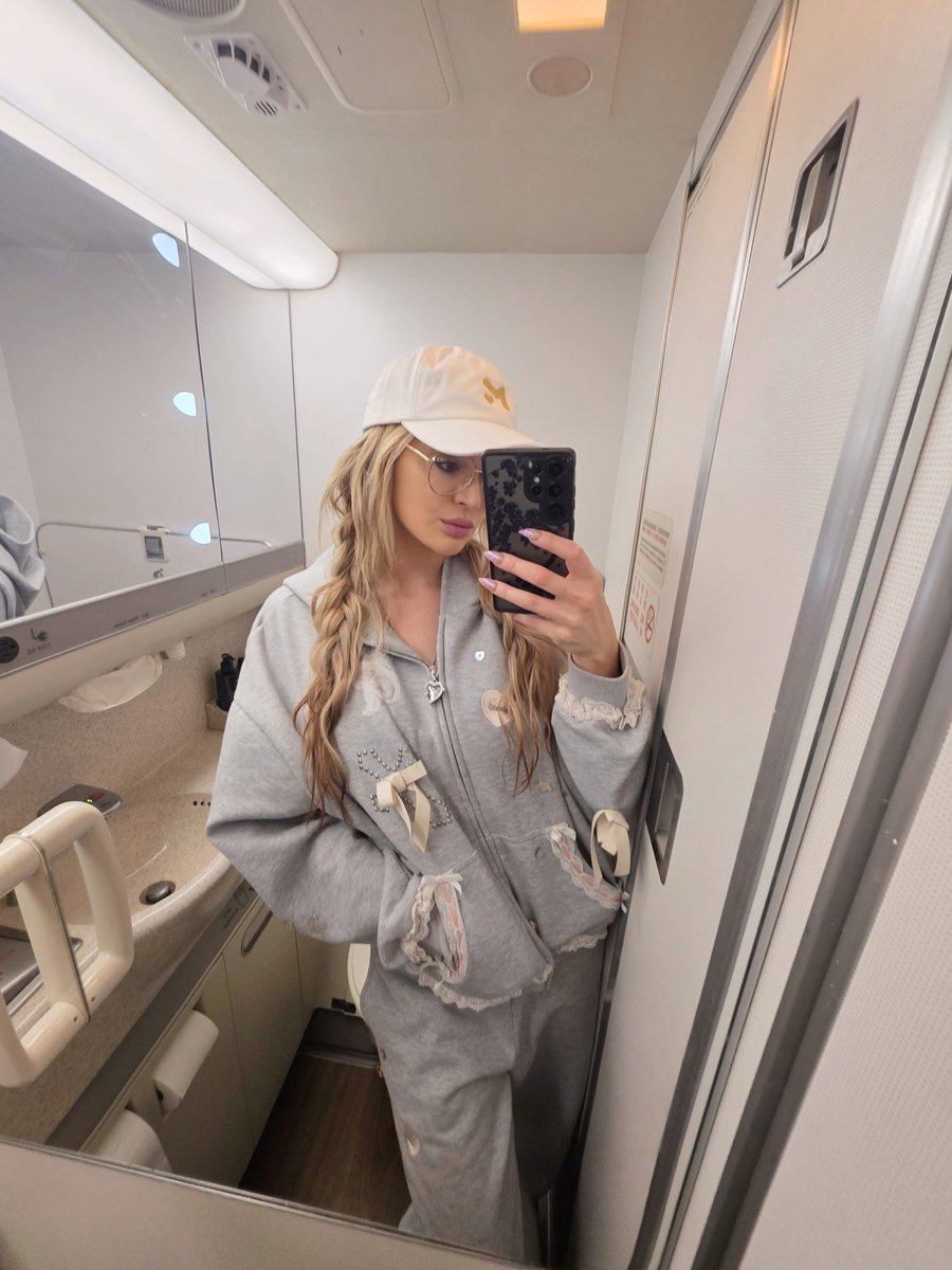 Different vibes, same trip