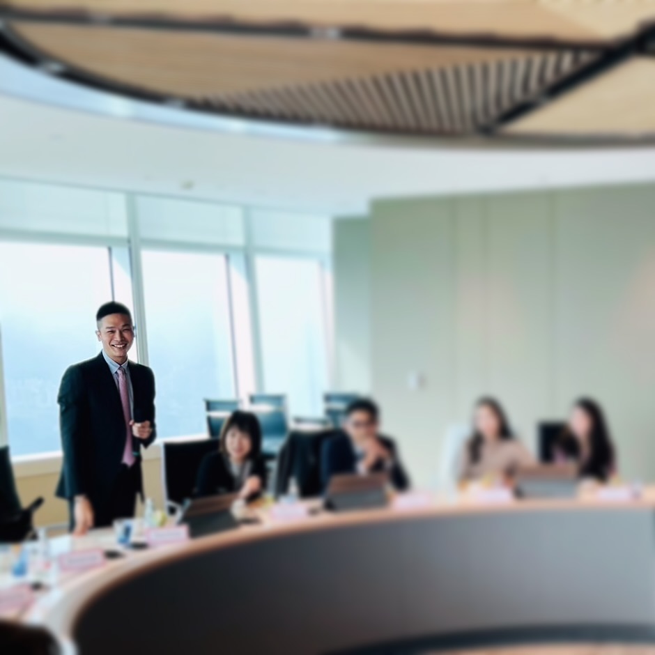 mr_john_2017's tweet photo. 会議中～
今日は銀行業界関連の会議に出席し、
新しい知識を吸収し、業界の動向について意見交換をしました。
充実した実りのある一日でした💼
#銀行業會議 #工作日常 #充實的一天 https://t.co/fCYNwMeOpE