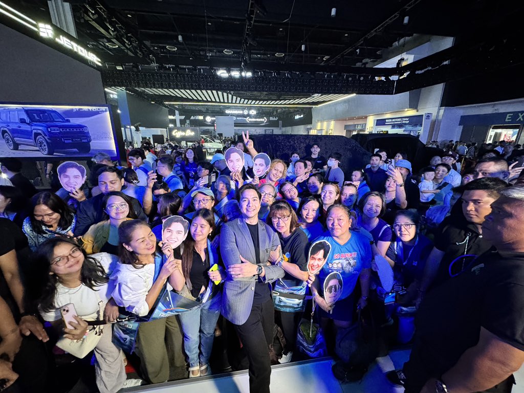 ATeamCommunity's tweet photo. ATeam Community with our KING of BRANDS and MOST FAVE Brand Ambassador ALDEN RICHARDS for BYD at the Manila International Auto Show 2026 🥰💙❤️

Thank you so much for the photos, @leysam1 ☺️

@aldenrichards02 
#ALDENforBYD 
#ALDENRichards 
ALDENxBYD atMIAS2026 https://t.co/JDDtKbZbKW