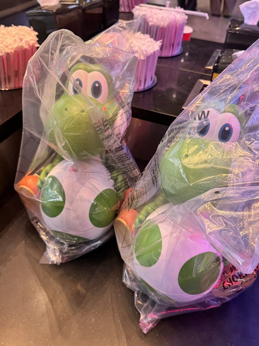 stareyesnet's tweet photo. 오늘부터 살 수 있는 CGV 요시 팝콘통 진짜 너무 귀여워 - !!!!! 😭 대리구매 트친 우선으��� 가능합니다 ••• 되팔이 안 하실 분만 정말 저처럼 요시를 온마음다해 사랑하시는 분만 ... https://t.co/OGGmybyXfr