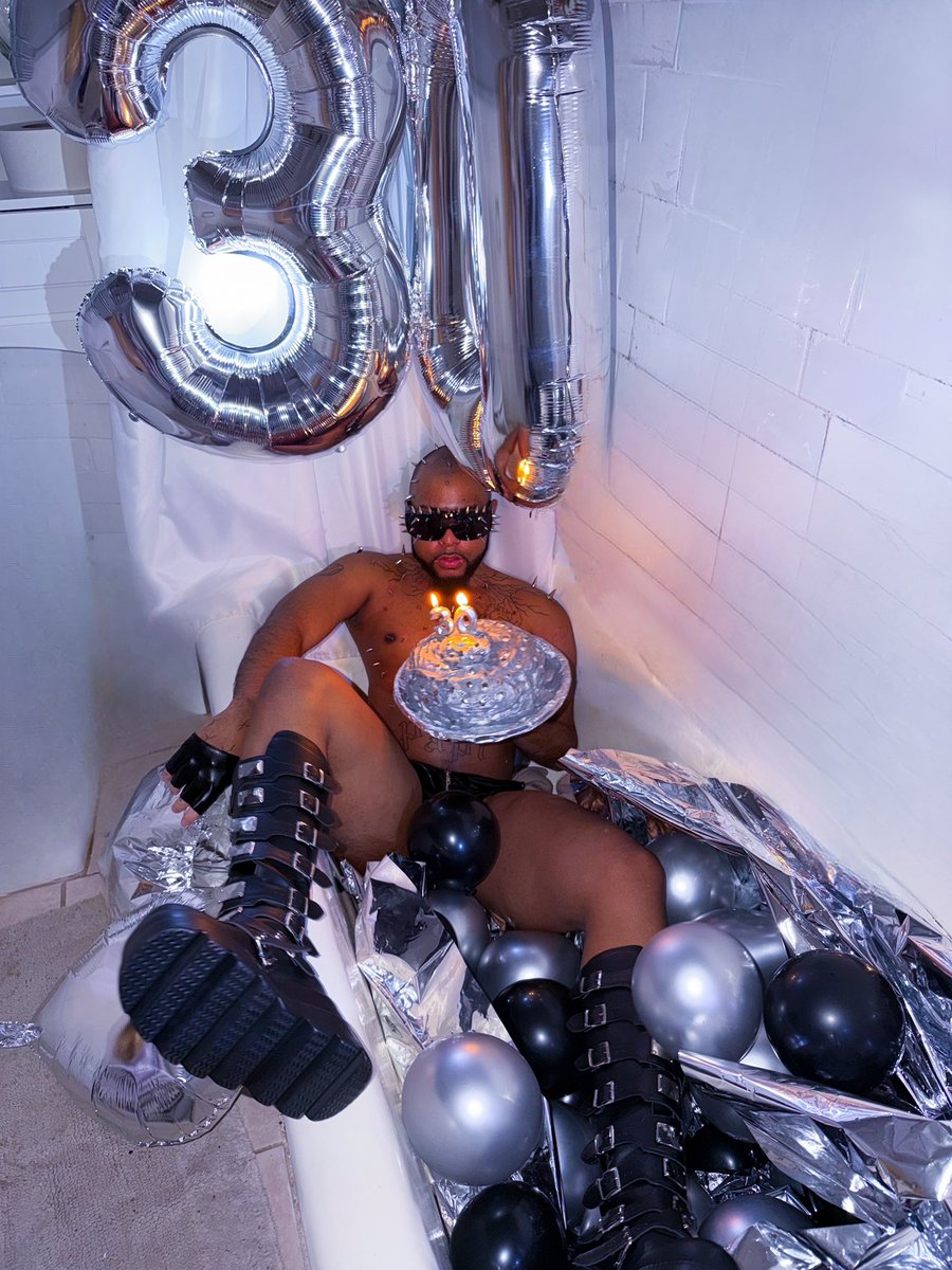 strict tops and gooners hate acc 🚮 tweet media