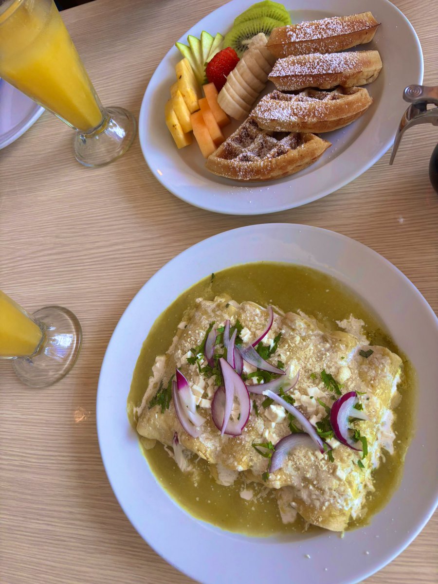 𝓡𝓸𝓫𝓲𝓷 tweet media