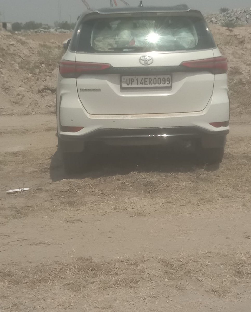 DeepakTDipu094's tweet photo. इन GST अधिकारियों के पास इतने करोड़ों की रकम कहां से आई..? यह करोड़ों का धन किस तरह से कमाई गई है और यह किस-किस नौरशाहों का यह धन है जो बेनामी संपत्तियों के रूप में अमुक-तमुक नामों से खरीदी गई है?
इस माइंस पर रहकर संचालन करा रहे दबंग लोग कौन है? इन सबकी back ground क्या है?..2/1 https://t.co/FUVVB5vpYk