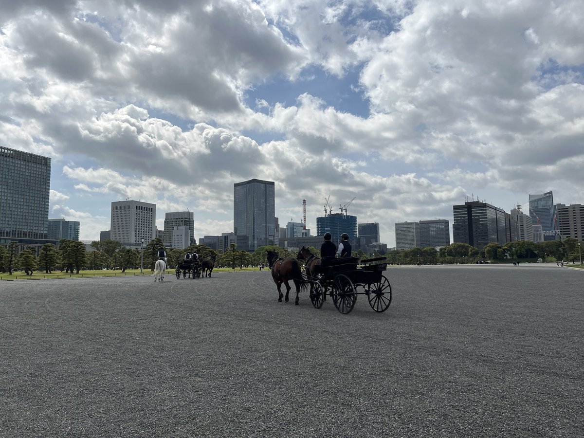 azul78ceu's tweet photo. #百田尚樹
#有本香
#靖国神社
#日本国紀の天皇論
東京で用事を済ませてから皇居を通って靖国神社に参拝🌸日本国紀の天皇論が面陳列されてました！ https://t.co/GChKb4OwP2