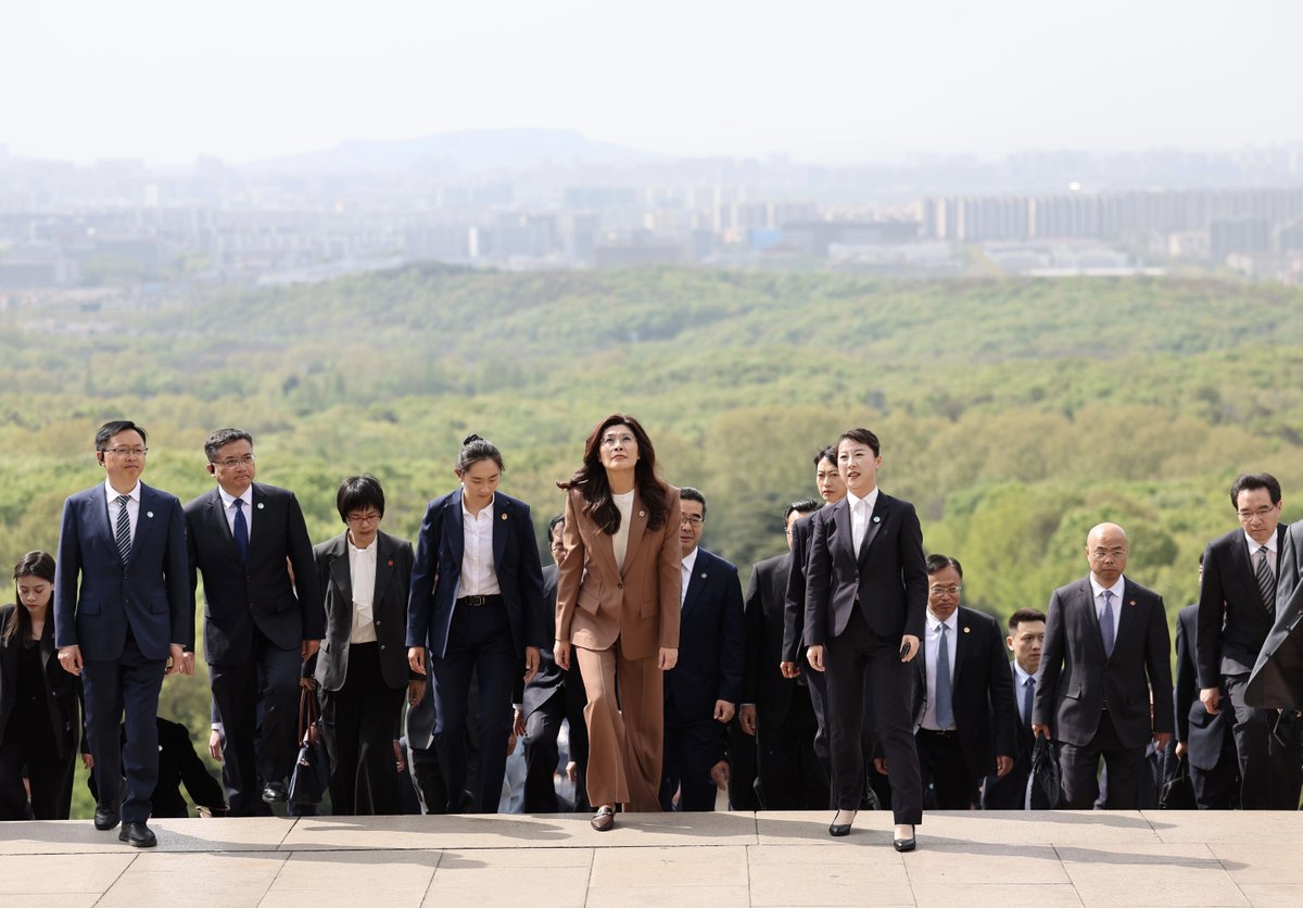 ChinaDaily's tweet image. #OpinionLine Any political maneuver that ties #Taiwan to an external war chariot and pushes its residents toward the front line of danger will fail the test of public opinion, reality and history. Taiwan's future is tied to national reunification. #China bit.ly/47LHOmz