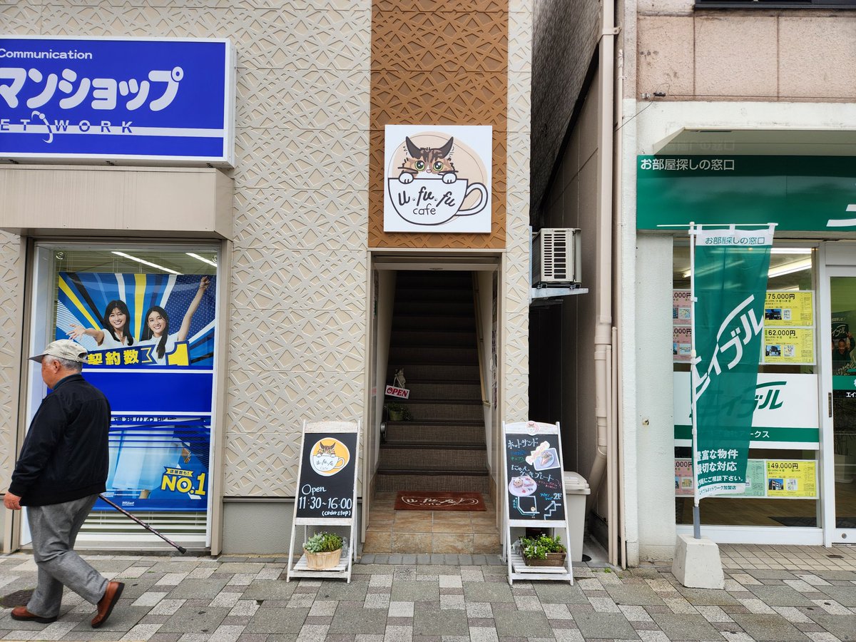 lnitial Y tweet media