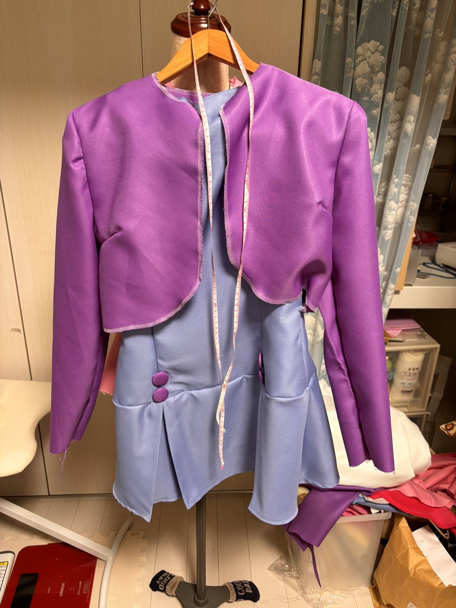 winnie_the_tom's tweet photo. 今の進捗ぜんぶ中途半端
ドリームの中ワンピはファスナー間違えたから着られないんでつけ直ししなきゃ https://t.co/Qp1LRPvjia