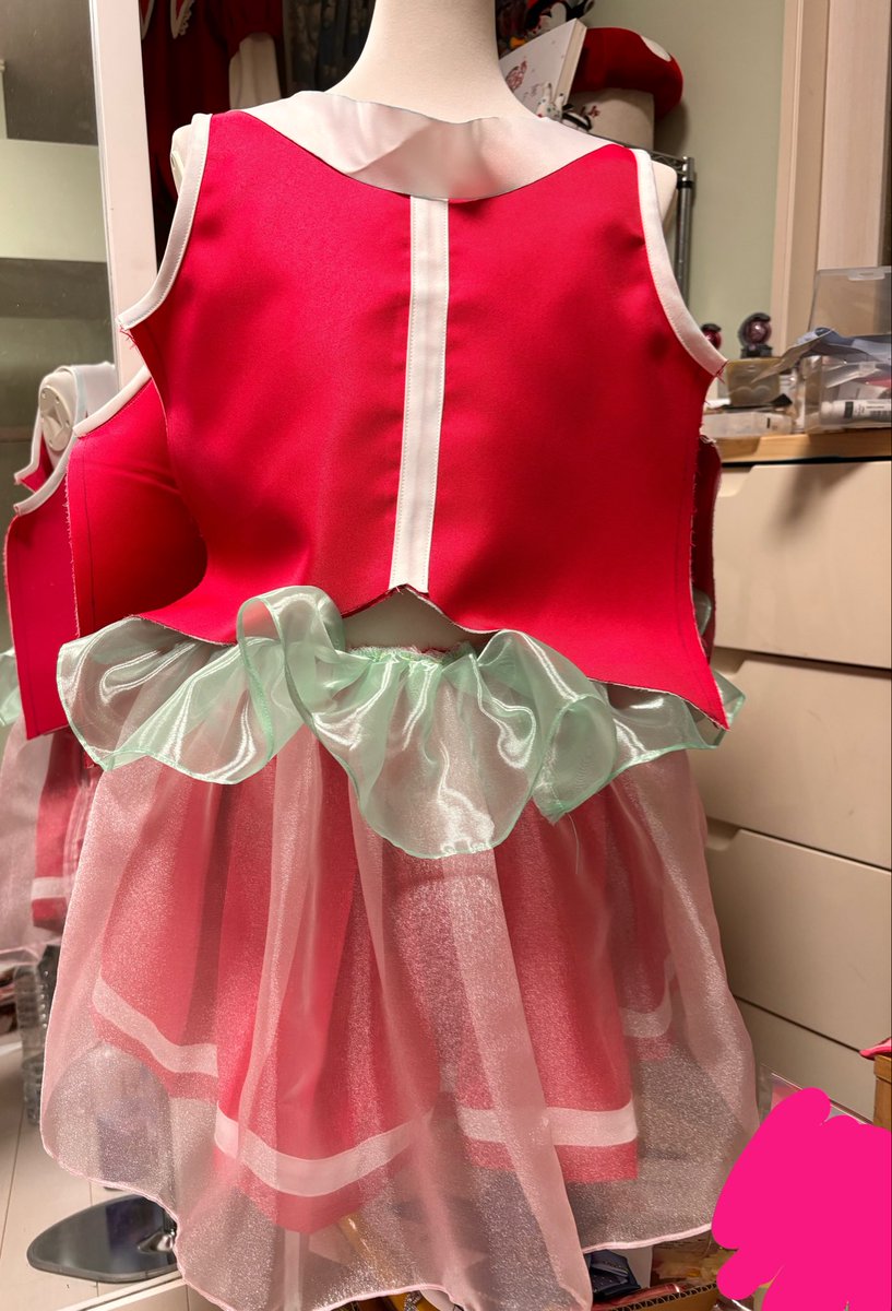 winnie_the_tom's tweet photo. 今の進捗ぜんぶ中途半端
ドリームの中ワンピはファスナー間違えたから着られないんでつけ直ししなきゃ https://t.co/Qp1LRPvjia