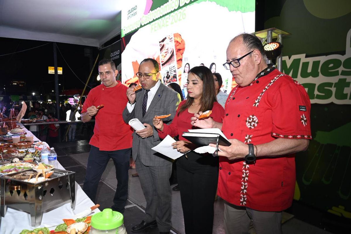 ClaroscuroSLP's tweet photo. #Soledad - CELEBRA SOLEDAD LA EXCELENCIA CULINARIA CON NOVENO CONCURSO GASTRONÓMICO DE LA FENAE

- “Enchiladas Morales” fue la ganadora y se hizo acreedor al premio de 10 mil pesos al presentar un platillo exquisito, único e innovador.

📎 https://t.co/7xaV6bX1cH https://t.co/YgmfpOZvKS
