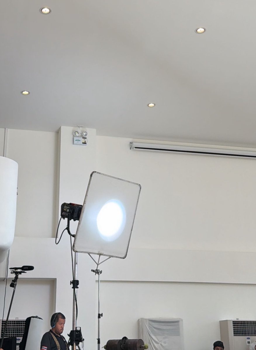 pix 🌥 (follow limit) tweet media