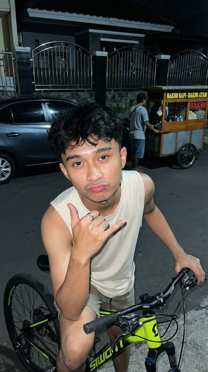 Hey kamu! tweet media