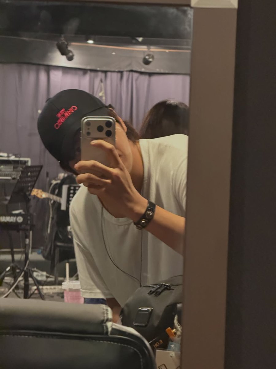 Kkorepo's tweet photo. #チャン・グンソク、「#CHIMIRO」の練習風景を公開…「僕は僕だけを見るよ」茶目っ気たっぷりな日常
#チャングンソク
🔗https://t.co/cRCWpDyEEn https://t.co/BiHBBYTOus