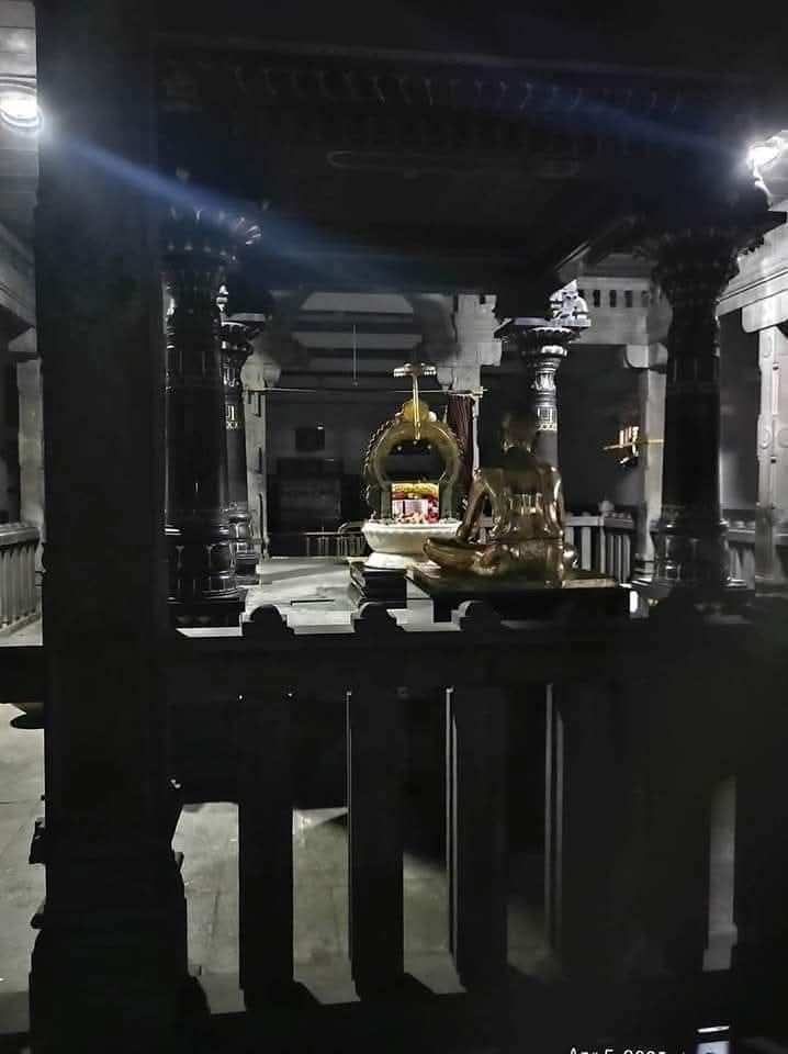 Searchof_WhoamI's tweet photo. Don't believe your thoughts. 
I am the body is a thought.  
I am the mind is a thought. 
I am the doer is a thought. 
Worry is only a thought. 
Fear is only a thought. 
Death is only a thought.
~~
Sri Ramana Maharshi https://t.co/Ton8ygFXfM