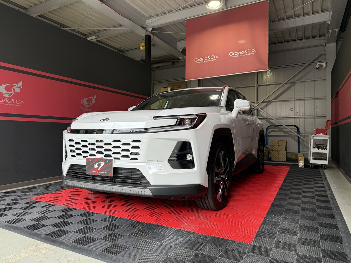 Grazio_Design's tweet photo. 60RAV4のドアミラーに内蔵される
「サイドカメラ」が車両個々に限定され
割り振られていました。
交換後はカメラが新しいと車両が判定、
受け付けてくれなくなります。
もちろん弊社はおろか販売店様だって
知りませんそんな事…😱🙀
#カラードドアミラーassy
#カラードドアミラーカバー
#60rav4
#新型rav4
#グラージオ