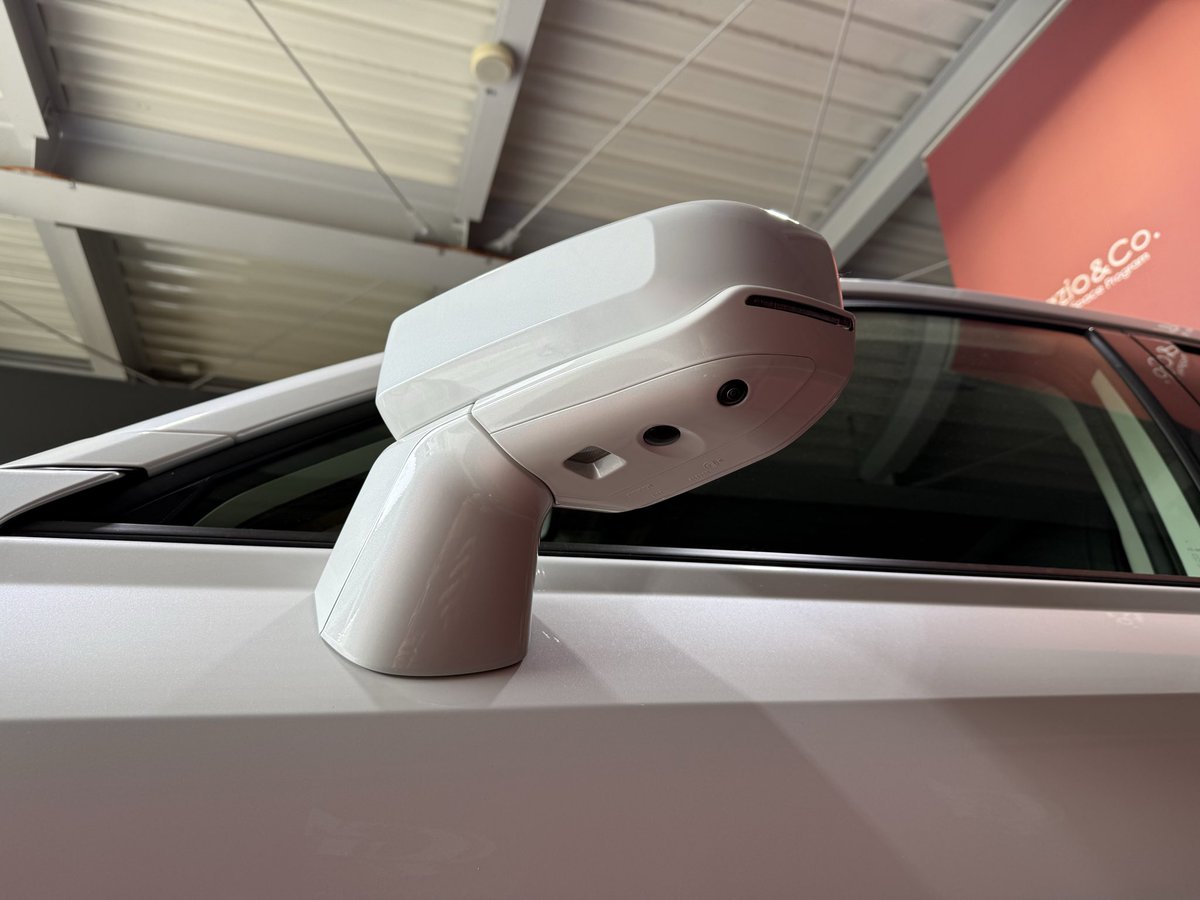 Grazio_Design's tweet photo. 60RAV4のドアミラーに内蔵される
「サイドカメラ」が車両個々に限定され
割り振られていました。
交換後はカメラが新しいと車両が判定、
受け付けてくれなくなります。
もちろん弊社はおろか販売店様だって
知りませんそんな事…😱🙀
#カラードドアミラーassy
#カラードドアミラーカバー
#60rav4
#新型rav4
#グラージオ