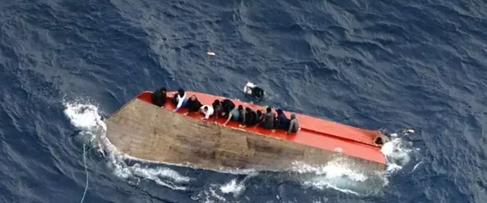 Tragic boat capsizes off Italy: 20+ Pakistanis missing, most left under Umrah or visit visas, smuggled via Libya. FIA probes human trafficking networks. #Pakistan #BoatTragedy #MigrationCrisis #FIA #HumanTrafficking