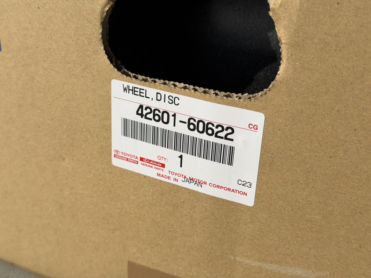 はたらくくるま。 国内向けに使われていない気がするけどモビリティパーツで引けます。42601-60622。 #ランクル70 #landcruiser #gdj76