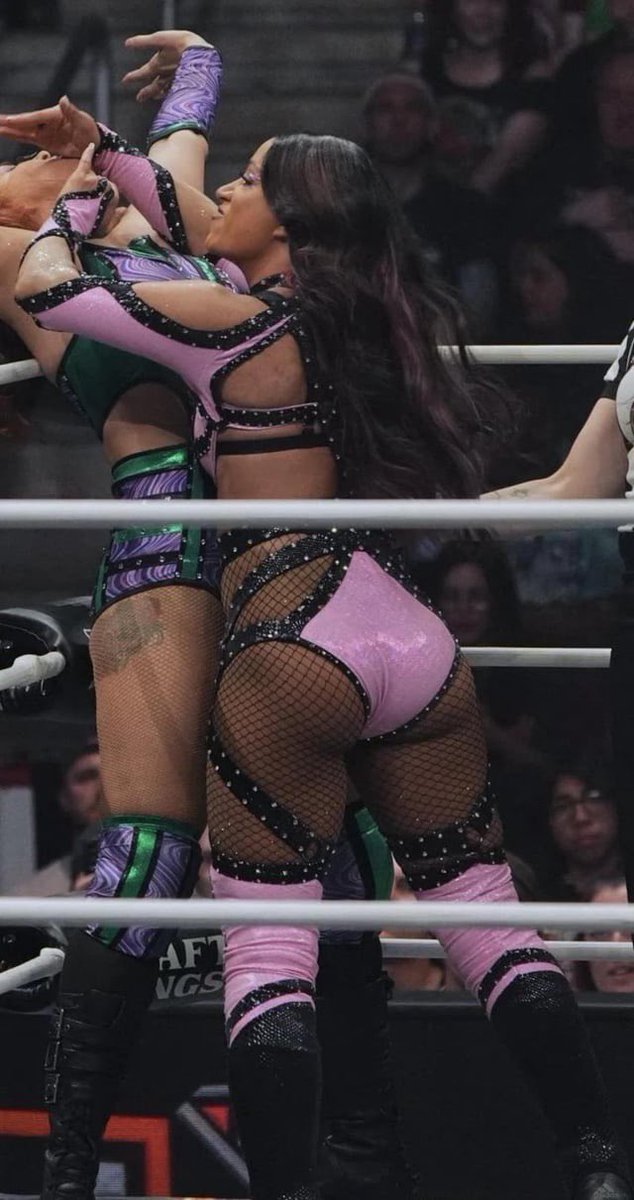 wweazz's tweet photo. Mercedes mone https://t.co/ly2wMsqjsS