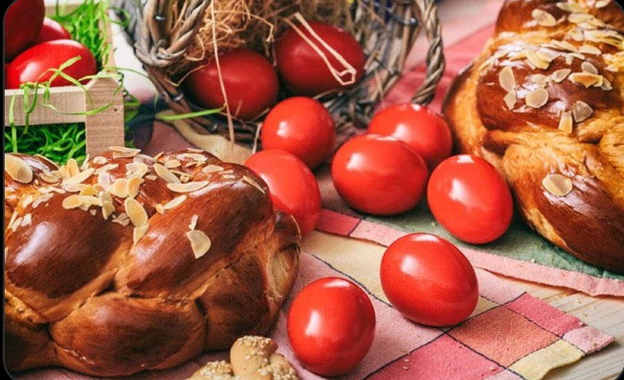 PressGreekEmbas's tweet image. Today is Holy Thursday in 🇬🇷

🐣 Coloring 🥚🥚red 🔴 is a tradition 

#Easter eggs are dyed 🩸 to represent the blood of Christ 
👨‍🍳 Baking Tsoureki (brioche) 🥮 &amp;amp; Koulourakia (cookies) 🥨 🍪are another #Easter tradition 
📸 ⁦⁦@Shutterstock
⁩