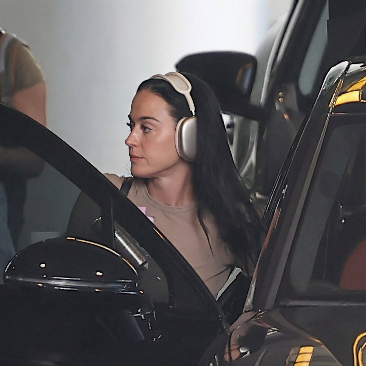 kaxishk's tweet photo. Katy Perry was spotted leaving Studio🚨 https://t.co/8gPb57XpuB