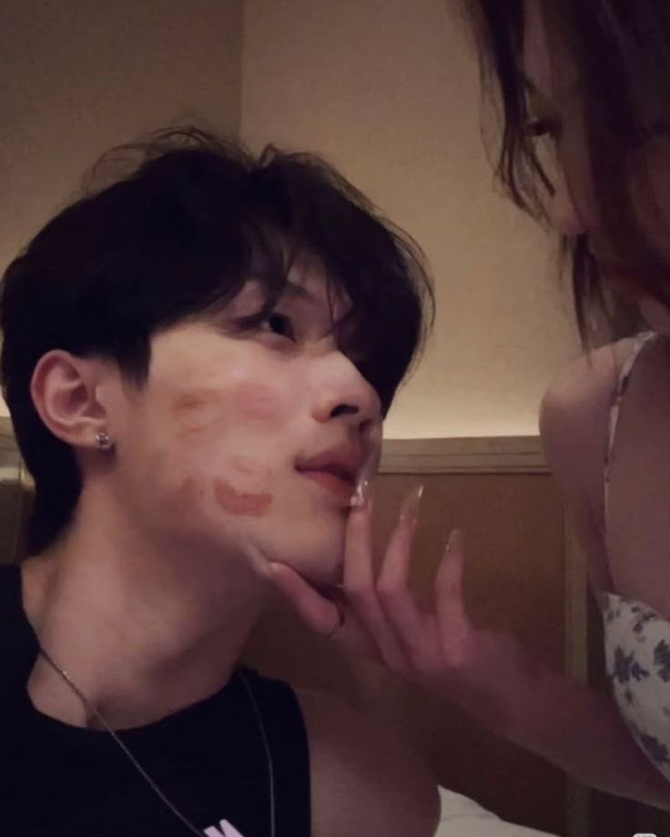 Cantik, Acel tweet media