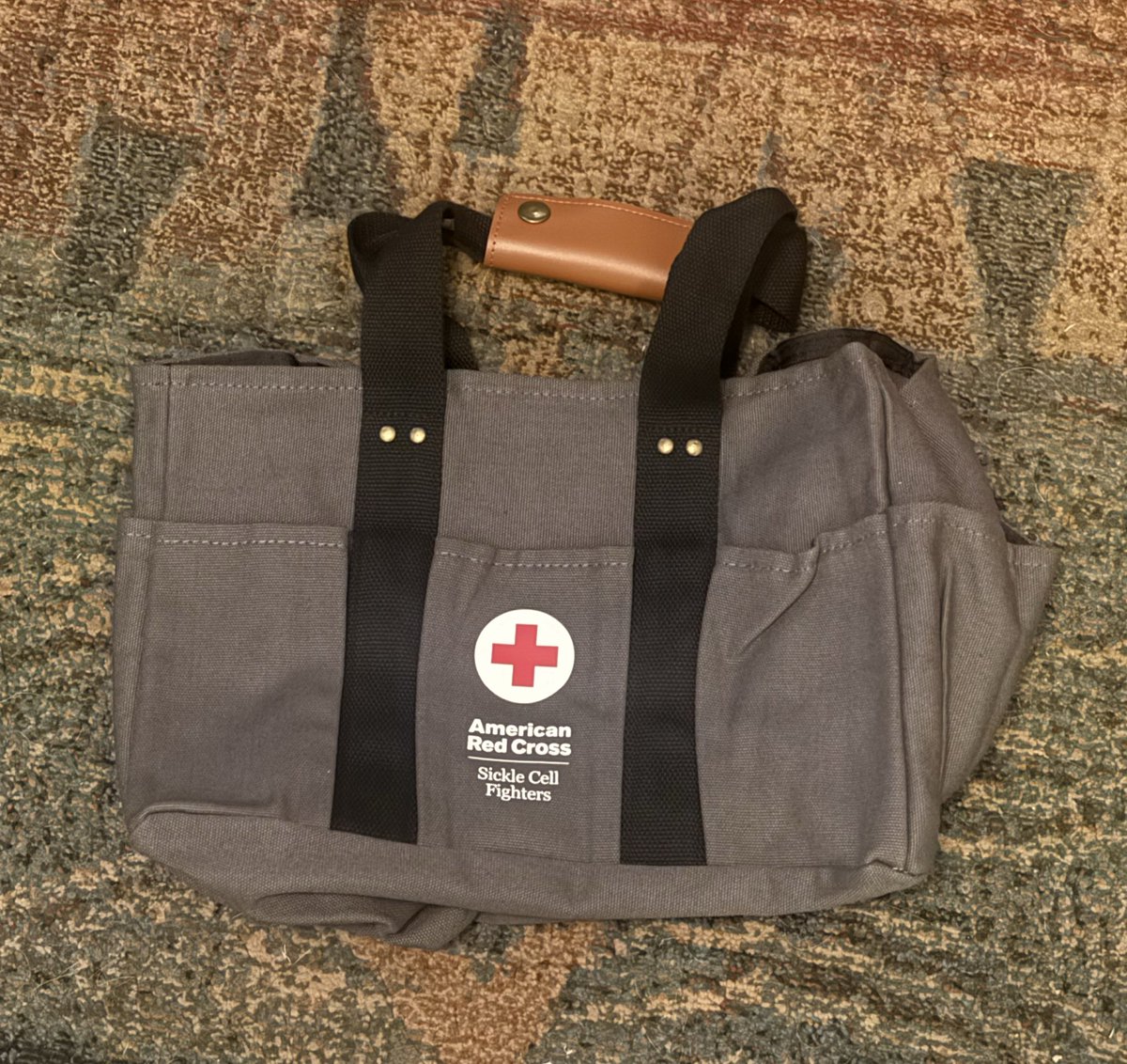 DrJasonBegalke's tweet photo. ~100,000 Americans have Sickle Cell Disease. Some require up to 100 blood transfusions a year to survive.

Yet only a small percentage of eligible people give blood — far fewer donate regularly.

One donation can help save up to three lives.

#SickleCellFighter 
#DonorForLife 🩸 https://t.co/FOOC6Ia5QS
