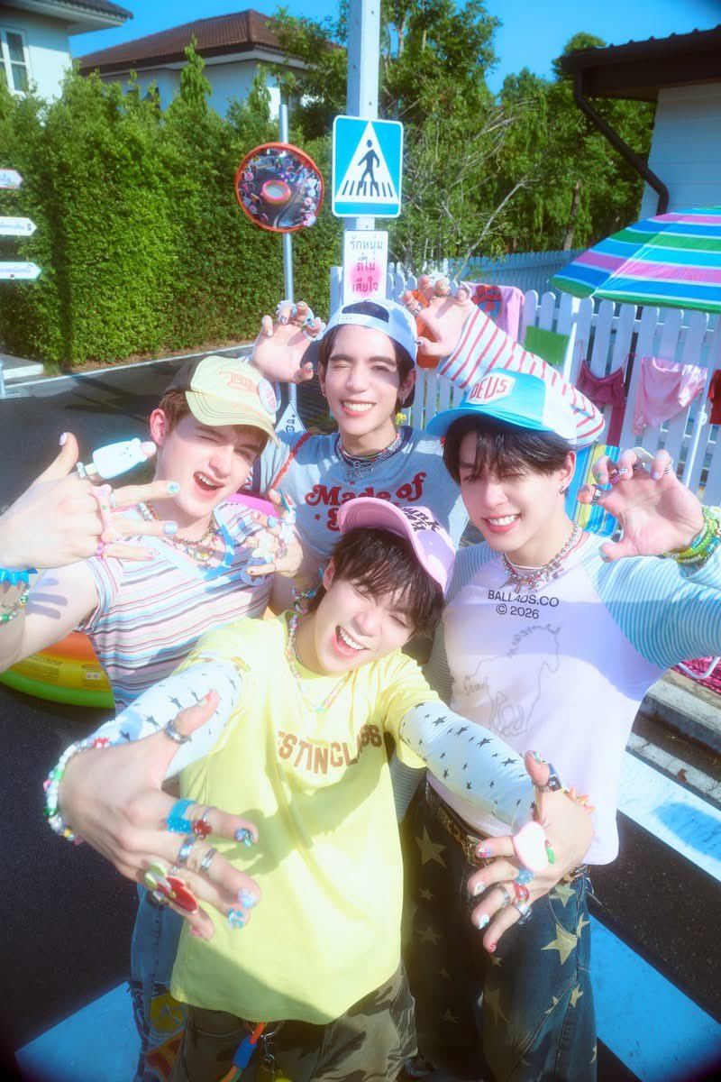 AllNews_th's tweet image. 4 หนุ่ม GELBOYS คัมแบ็กซัมเมอร์! รีเมค “ไปน่ารักไกล ๆ หน่อย” (GO CUTE FAR FAR) เสิร์ฟความคลั่งรักสไตล์ Gen Z โยกได้ตั้งแต่ครั้งแรกที่ฟัง

#GELBOYS 
#Pidemonthapoom #NEWCHAYAPAK
#PJmahidol #LEONBROCCO 
#GELBOYS_GOCUTEFARFAR

🔗 facebook.com/share/p/18JJUo…
GELBOYS