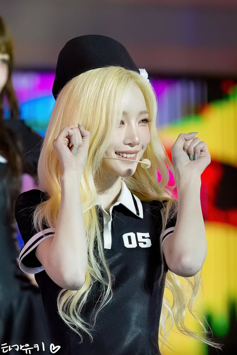 tripleS_YooYeon_029takayuki tweet media