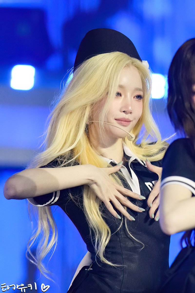 tripleS_YooYeon_029takayuki tweet media