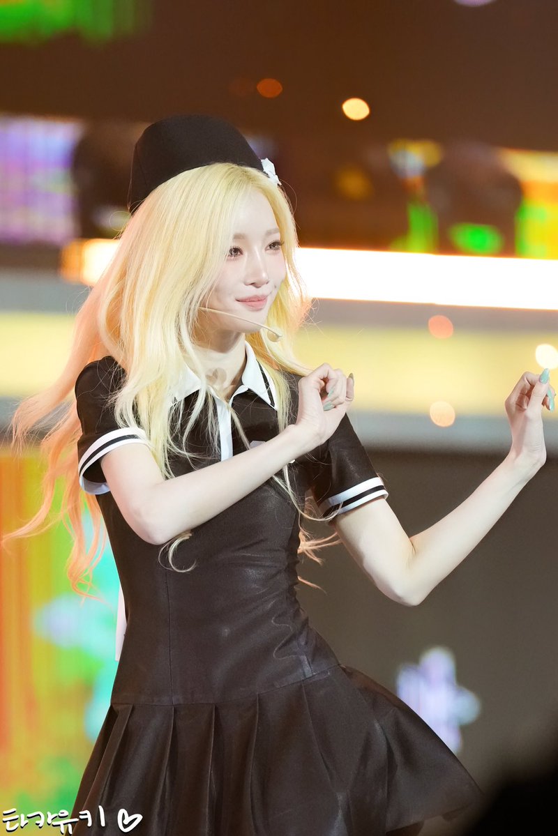 tripleS_YooYeon_029takayuki tweet media