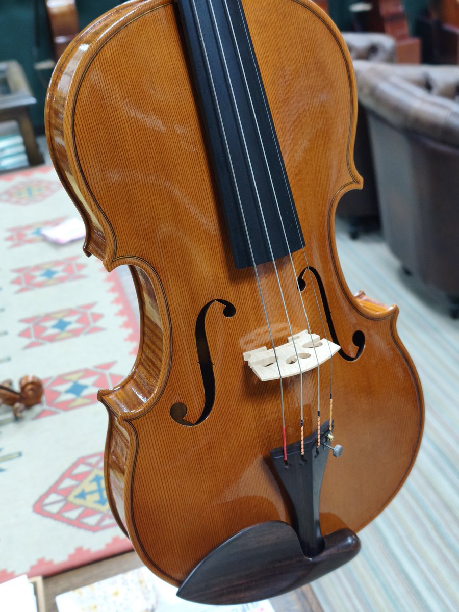 effeviolins's tweet photo. 新作ヴィオラ396mm完成🎻
音響面では 普段測定している響板の剛性に加えて 実効的な放射効率や抵抗値も綿密にデザインして製作しました。
実際に組み上がるまでは期待と不安が入り混じっていましたが、結果として非常に良いものが出来上がりました！
島村ストリングス秋葉原にてお試しいただけます！ https://t.co/ngFHKuMzEq