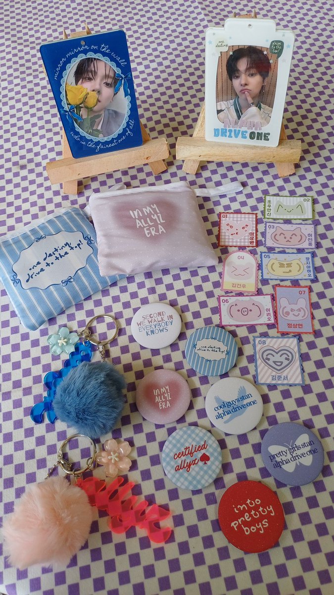 spicaloids's tweet photo. [ 📷] Soft preview of the fan merch for OMO! Market Vol. 6

#lngshot #verivery #kangmin #alphadriveone #theboyz
#OMOOMOOMO #omomarket6 https://t.co/L8oYLcroPr