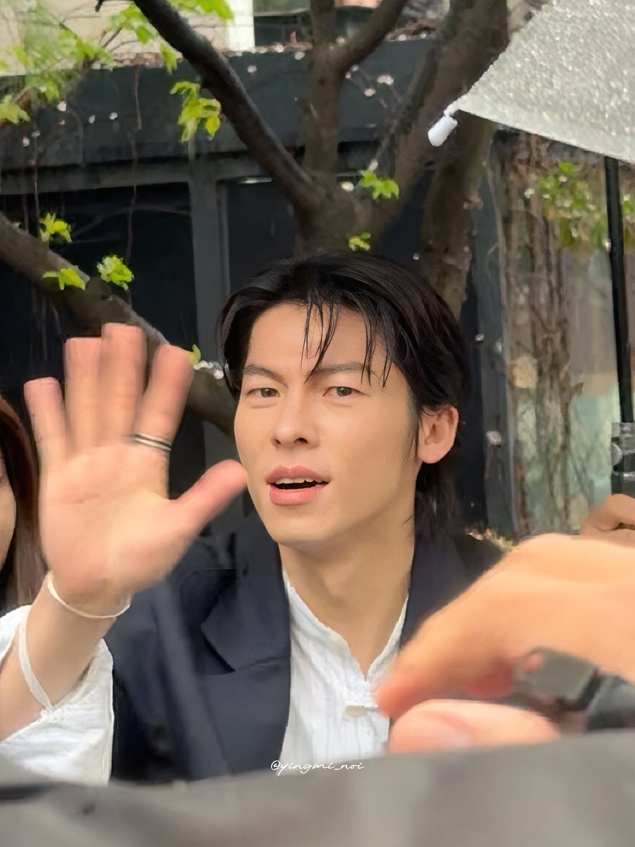 khanbao_noi's tweet photo. 추운데 기다린 팬들에게 미안해하는 광한🥺 https://t.co/S0H4XvQckJ