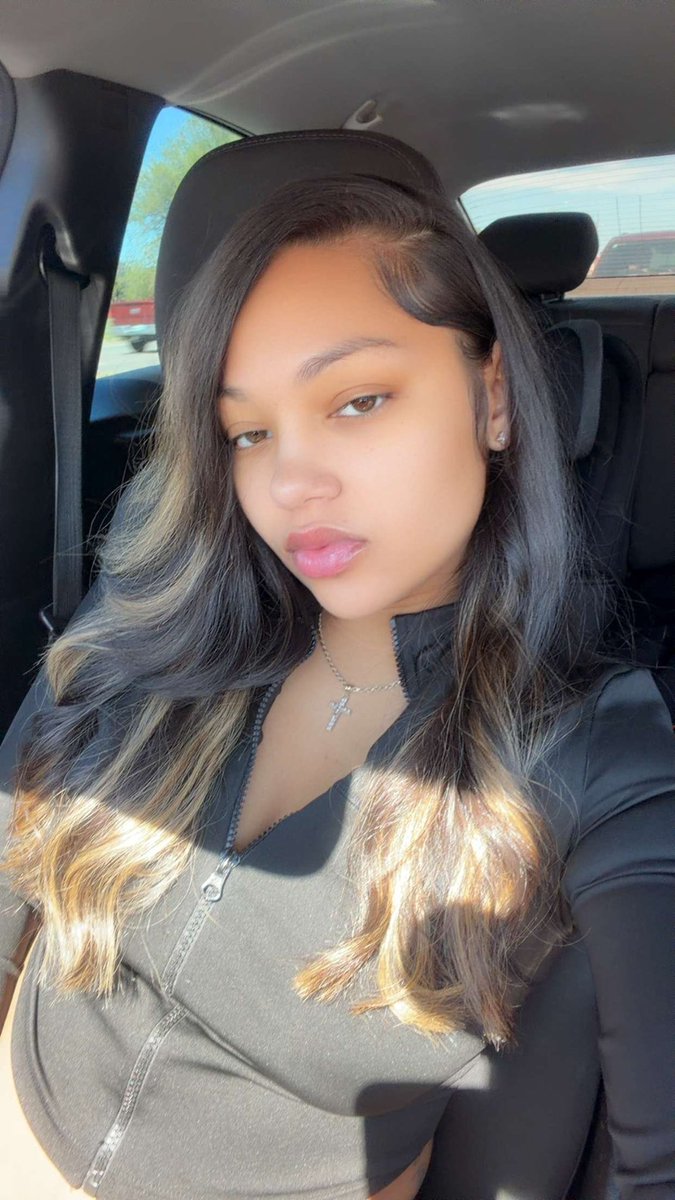 datahliaa's tweet photo. He wanna hang with a bad b!tch🖤🎀 https://t.co/HQzbOpwapW