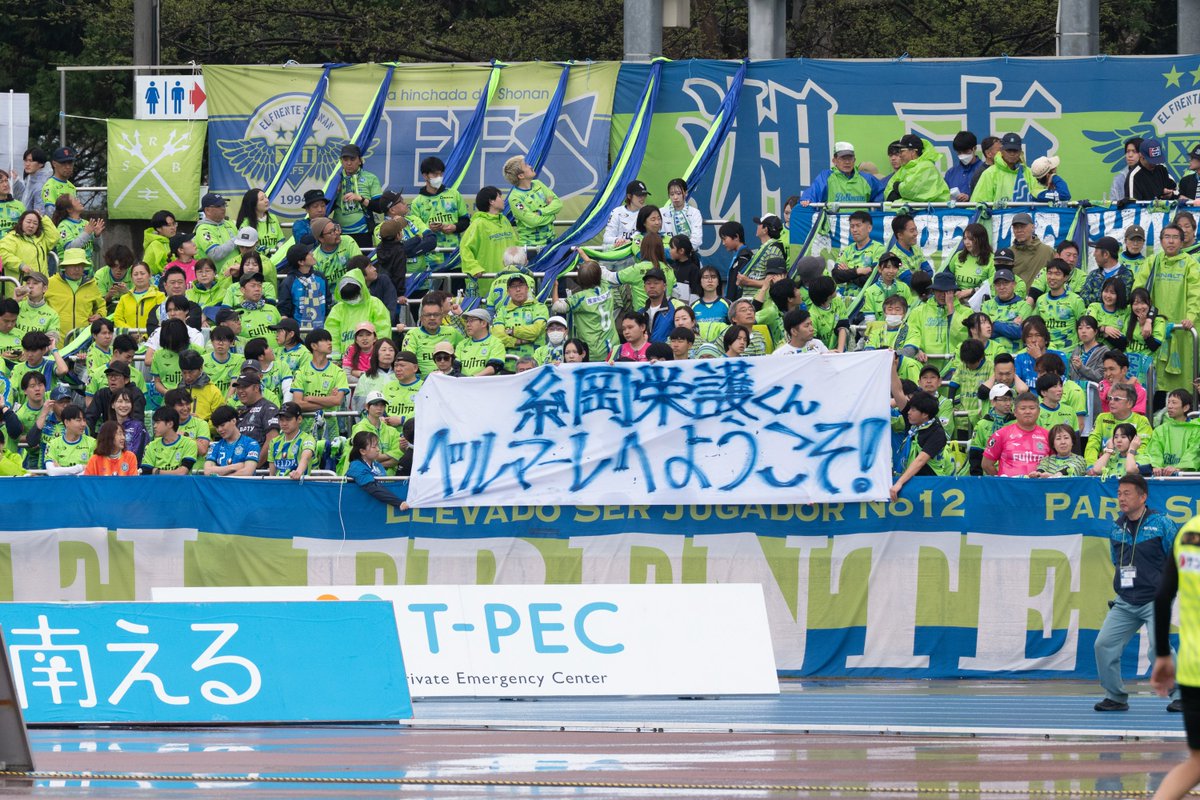 bellmare_staff's tweet image. ／
#糸岡栄護 選手入団会見
「ボイス」公開🗣️
＼　

先日の栃木SC戦で実施した #TEAMMATES 糸岡栄護選手の入団会見の様子を公開いたしました🎙️

試合前には審判団と一緒に入場する「レフェリーエスコート」にも参加しました⚽✨

詳細はこちら📝
bellmare.co.jp/391163

#bellmare
#BeingALIVEJapan