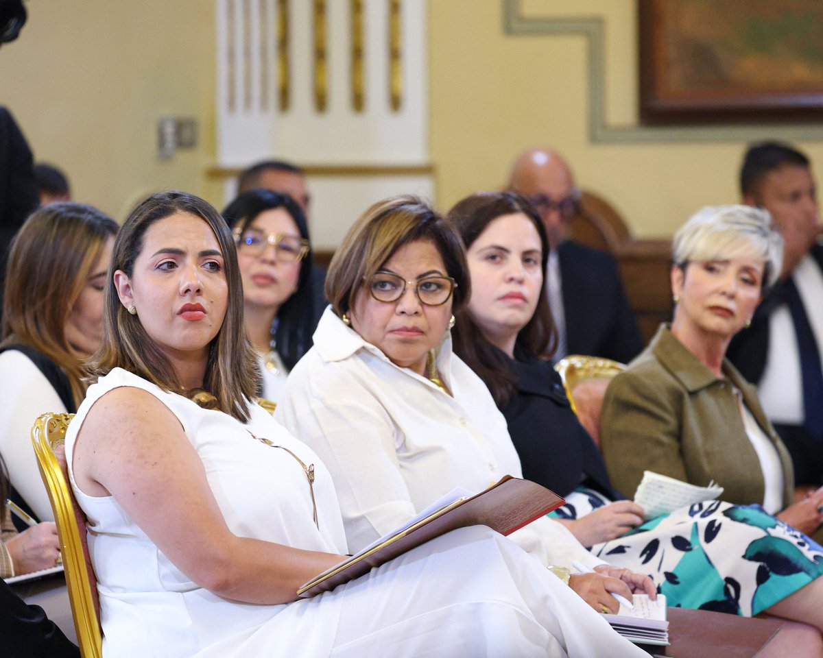 Iris De Franca tweet media