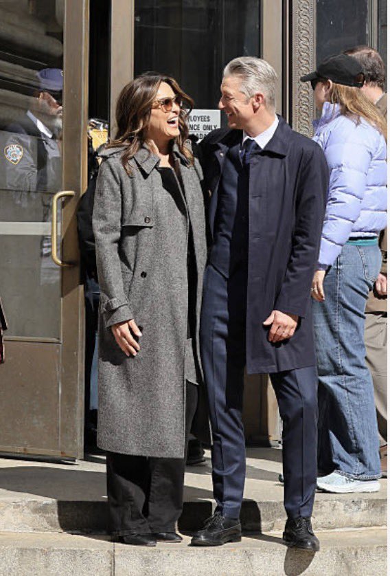 rollinsxcarisi's tweet photo. They’re always gigglin about somethin #svu https://t.co/MBxhMmy2BW