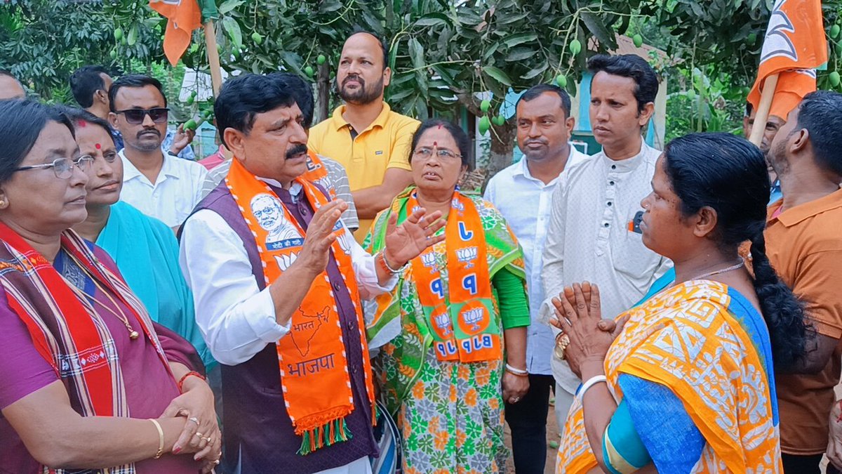 mrratanghoshbjp's tweet photo. ভারতীয় জনতা পার্টির ৪৭তম প্রতিষ্ঠা দিবস উপলক্ষে ১৪- বাধারঘাট মন্ডলের উদ্যোগে আয়োজিত ‘গাঁও চলো, বস্তি চলো’ অভিযানে অংশগ্রহণ করি
#BJPFoundationDay #GaonChaloBastiChalo https://t.co/llzUm0kgCF