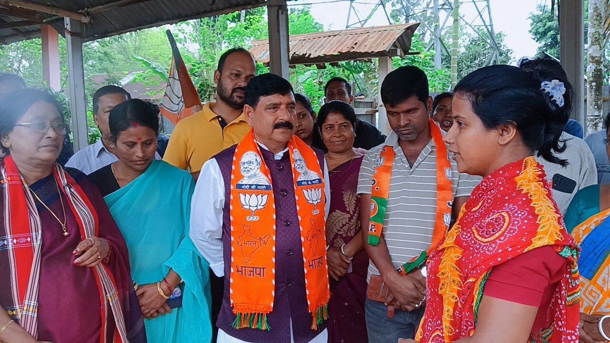 mrratanghoshbjp's tweet photo. ভারতীয় জনতা পার্টির ৪৭তম প্রতিষ্ঠা দিবস উপলক্ষে ১৪- বাধারঘাট মন্ডলের উদ্যোগে আয়োজিত ‘গাঁও চলো, বস্তি চলো’ অভিযানে অংশগ্রহণ করি
#BJPFoundationDay #GaonChaloBastiChalo https://t.co/llzUm0kgCF