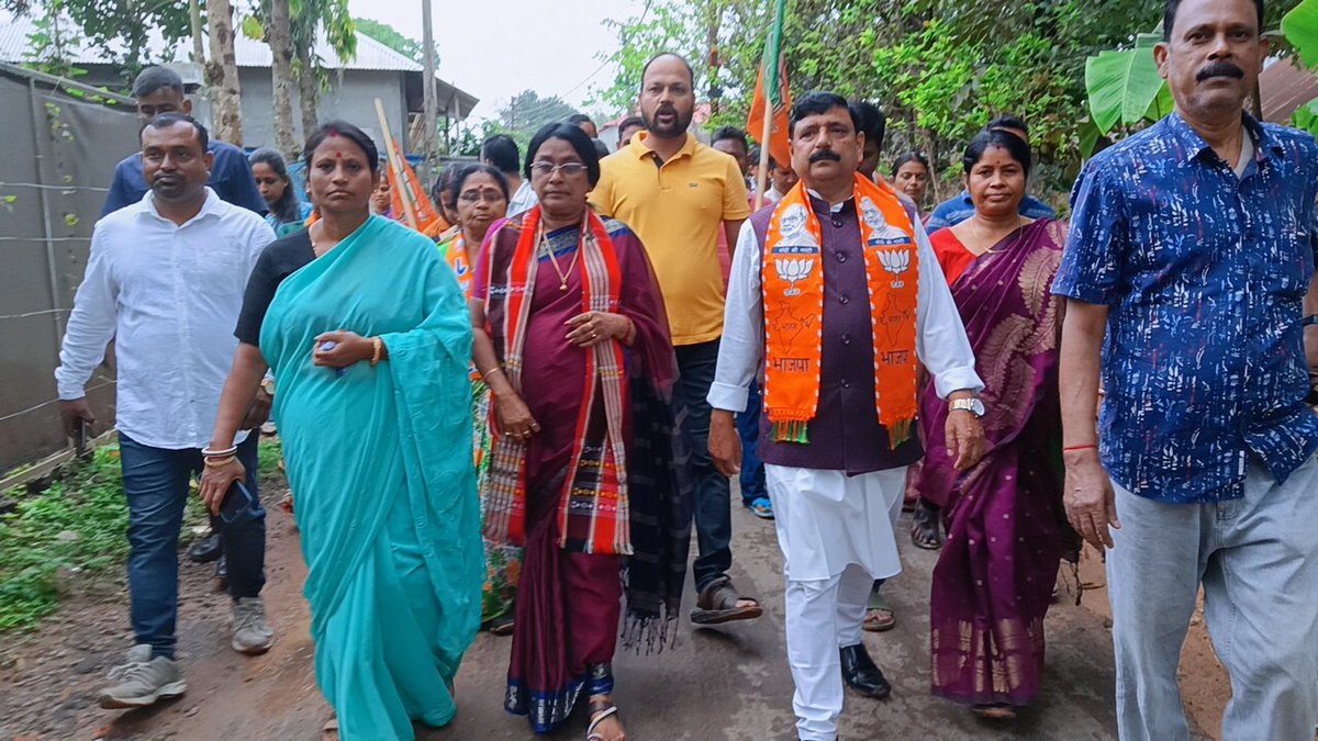 mrratanghoshbjp's tweet photo. ভারতীয় জনতা পার্টির ৪৭তম প্রতিষ্ঠা দিবস উপলক্ষে ১৪- বাধারঘাট মন্ডলের উদ্যোগে আয়োজিত ‘গাঁও চলো, বস্তি চলো’ অভিযানে অংশগ্রহণ করি
#BJPFoundationDay #GaonChaloBastiChalo https://t.co/llzUm0kgCF