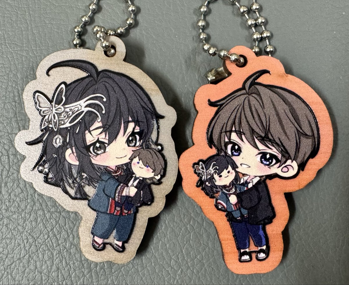 JJ_Catclaw's tweet photo. 情蠱衍生周邊陸續到貨🦋

75mm徽章真的好漂亮～
底色是閃底～

6cm木片吊飾可可愛愛～
是做浮雕工藝～

喜歡遇澤阿哥和蟲蟲大王沈見青嗎？
歡迎入蠱🥰

後續還有更多情蠱衍生周邊
#情蠱 https://t.co/kCfWiPczDD