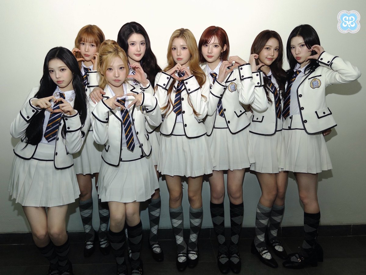 j👾✯ tweet media